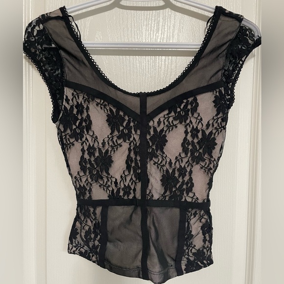 H&M Lace Top - Picture 1 of 3